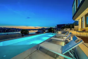 5-Bedroom Villa in Zatoglav with Heated Pool