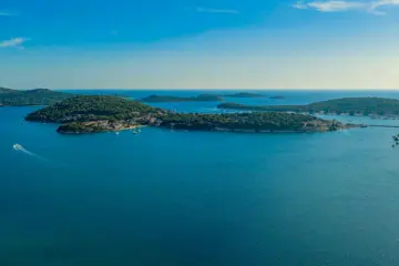 5-Bedroom Villa in Zatoglav with Heated Pool