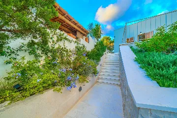 Bobovisca 4-Bedroom Villa for Up to 8 Guests