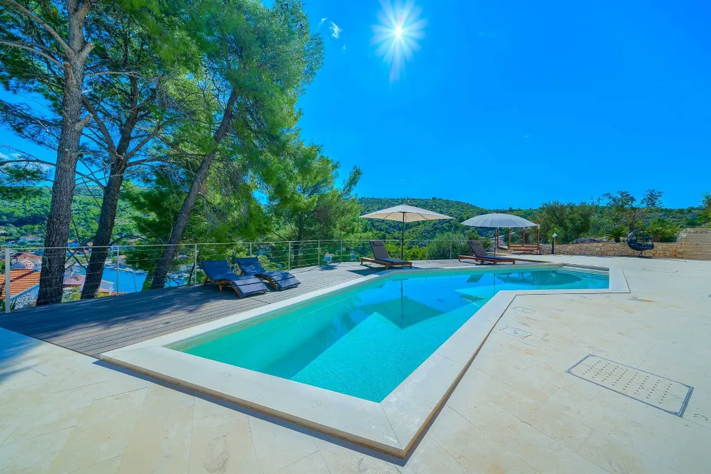 Bobovisca 4-Bedroom Villa for Up to 8 Guests