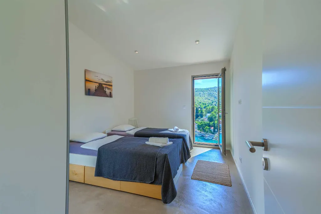 Bobovisca 4-Bedroom Villa for Up to 8 Guests
