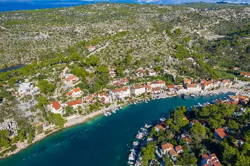 Villa for Two in Bobovišća with Private Heated Pool