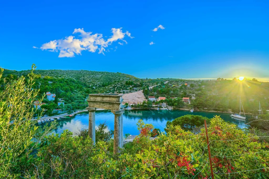 Villa for Two in Bobovišća with Private Heated Pool