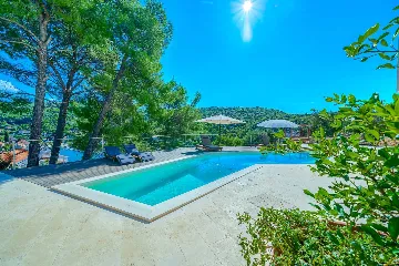 Villa for Two in Bobovišća with Private Heated Pool