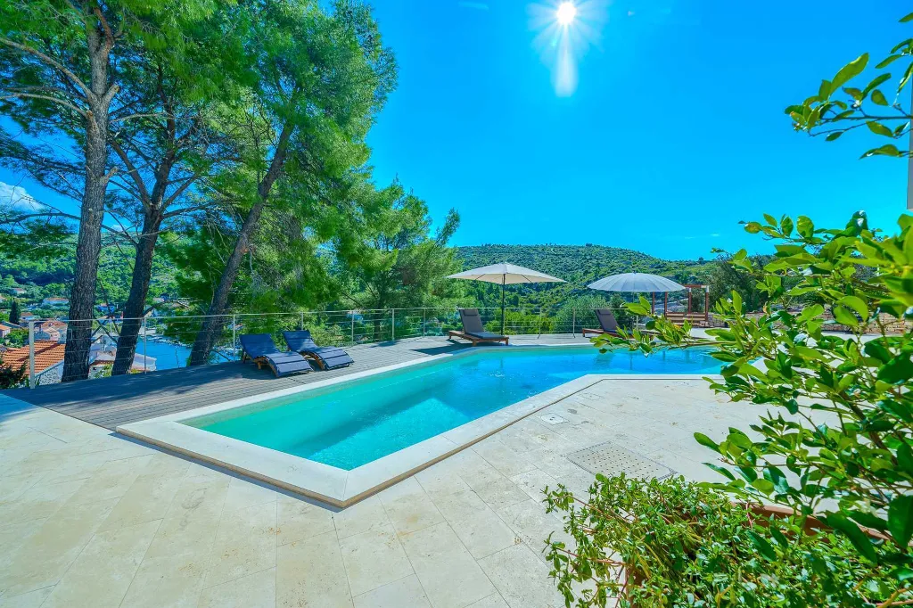 Villa for Two in Bobovišća with Private Heated Pool