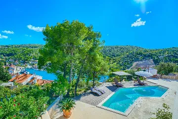 Villa for Two in Bobovišća with Private Heated Pool