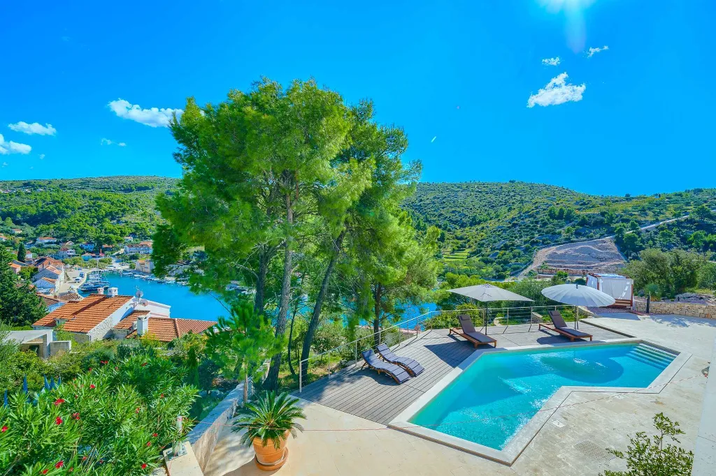 Villa for Two in Bobovišća with Private Heated Pool