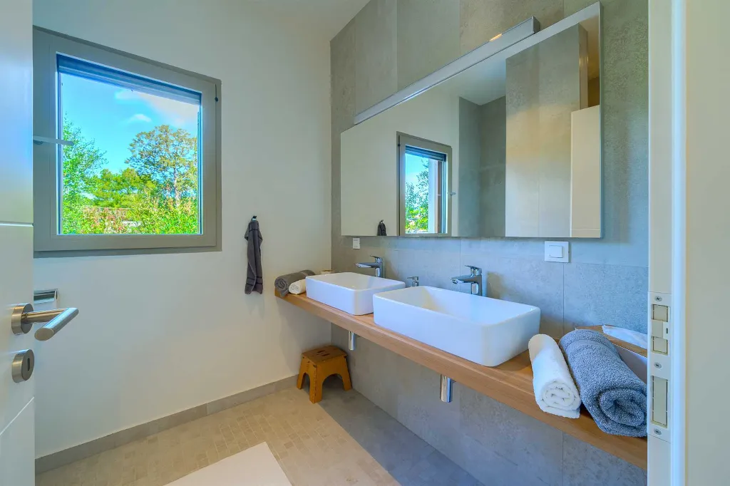 Villa for Two in Bobovišća with Private Heated Pool