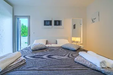 Villa for Two in Bobovišća with Private Heated Pool