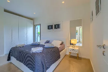 Villa for Two in Bobovišća with Private Heated Pool