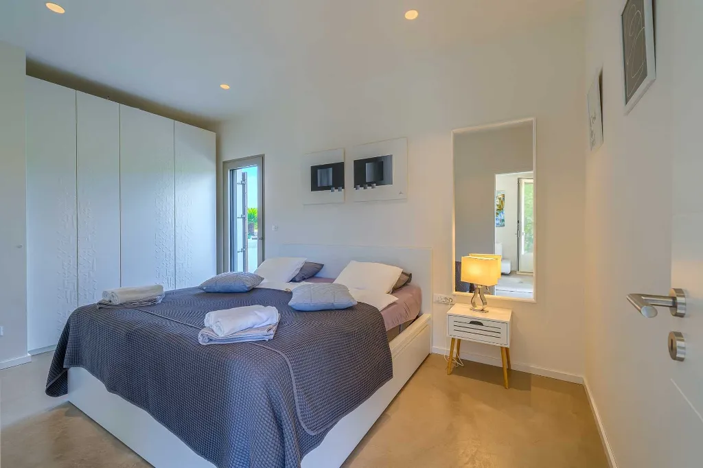 Villa for Two in Bobovišća with Private Heated Pool
