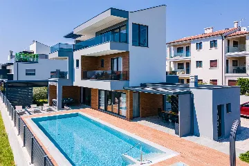 Villa in Fažana with Private Pool for 8 Guests