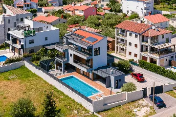 Villa in Fažana with Private Pool for 8 Guests