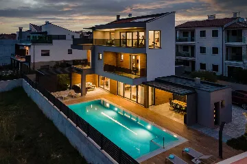 Villa in Fažana with Private Pool for 8 Guests