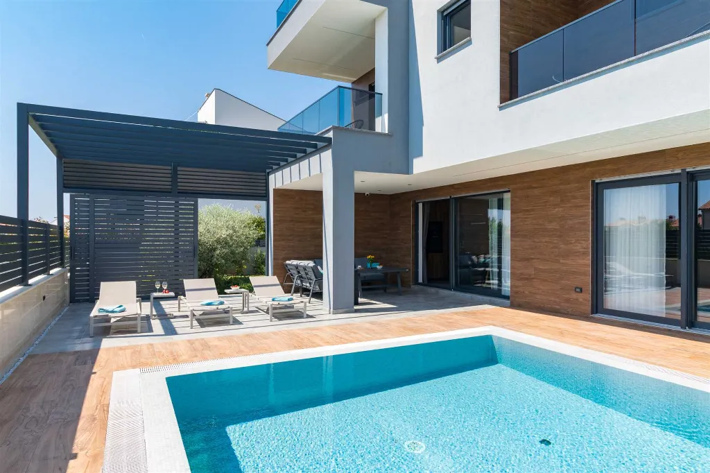 Villa in Fažana with Private Pool for 8 Guests