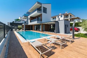 Villa in Fažana with Private Pool for 8 Guests
