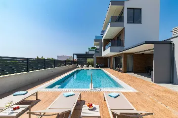 Villa in Fažana with Private Pool for 8 Guests