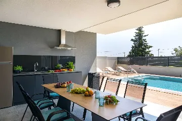 Villa in Fažana with Private Pool for 8 Guests