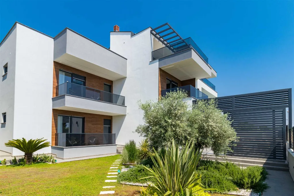 Villa in Fažana with Private Pool for 8 Guests