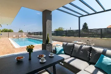 Villa in Fažana with Private Pool for 8 Guests