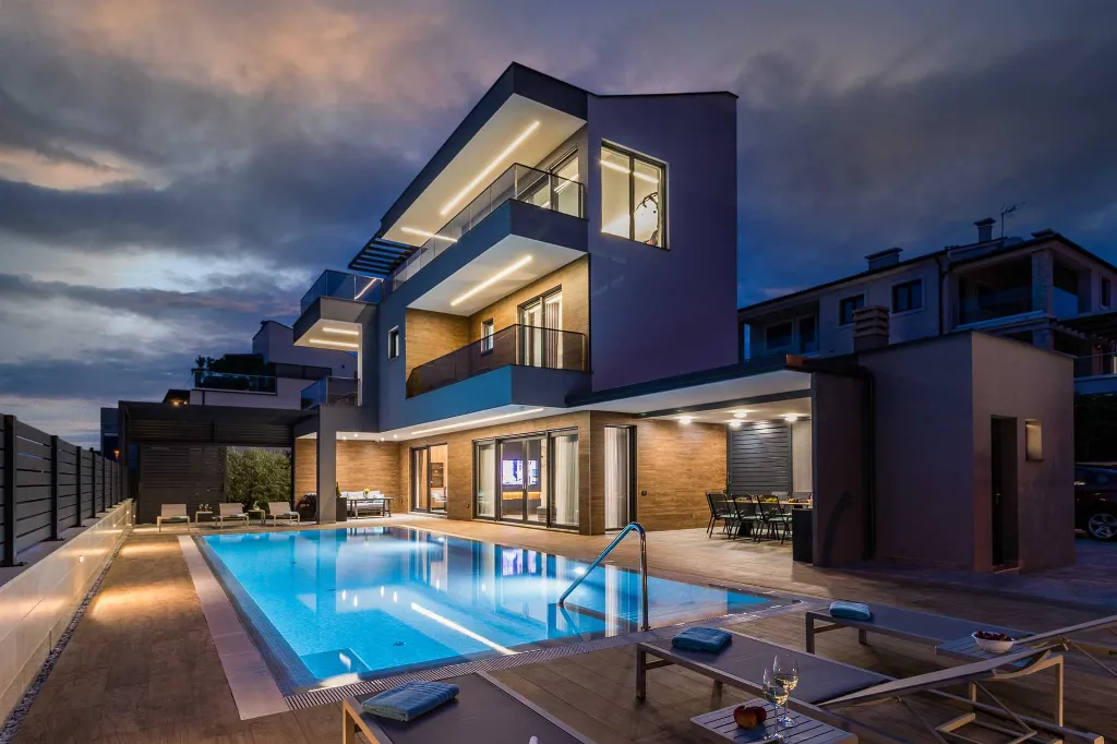 Villa in Fažana with Private Pool for 8 Guests