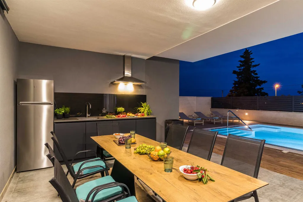 Villa in Fažana with Private Pool for 8 Guests
