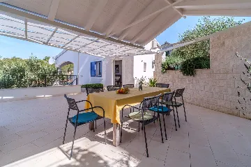Milna 4-Bedroom Villa with Heated Pool for 8