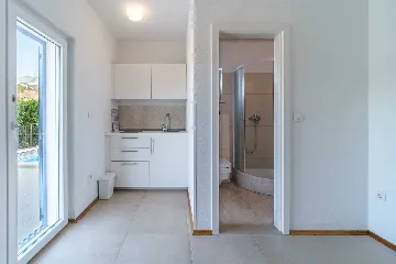 Milna 4-Bedroom Villa with Heated Pool for 8