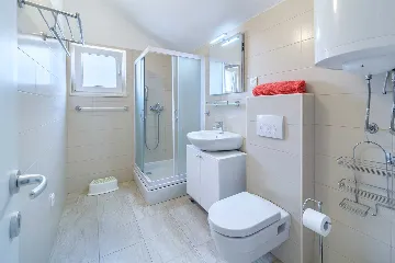 Milna 4-Bedroom Villa with Heated Pool for 8