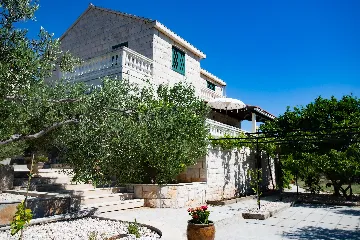 3-Bedroom Villa in Selca, Brač for 6 Guests
