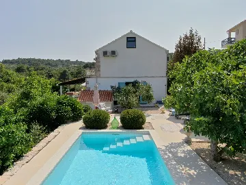 3-Bedroom Villa in Selca, Brač for 6 Guests