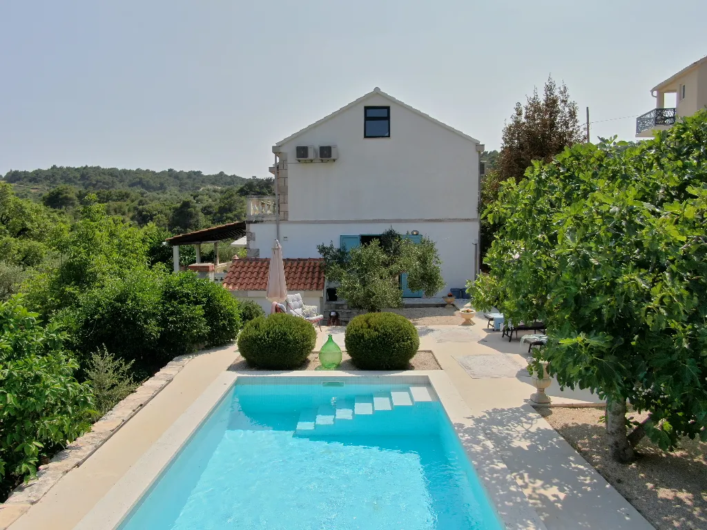 3-Bedroom Villa in Selca, Brač for 6 Guests