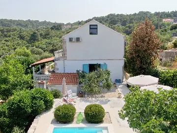 3-Bedroom Villa in Selca, Brač for 6 Guests
