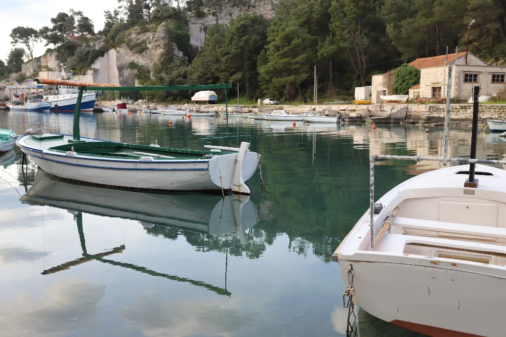 3-Bedroom Villa in Selca, Brač for 6 Guests