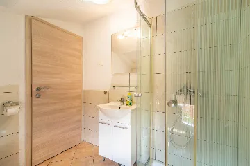 6-Bedroom Villa with 32m² Pool in Sveti Lovrec