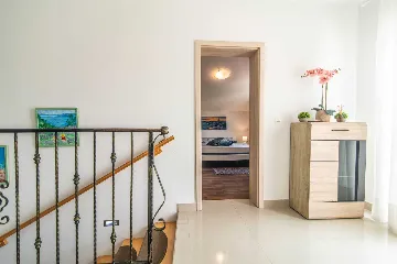 6-Bedroom Villa with 32m² Pool in Sveti Lovrec