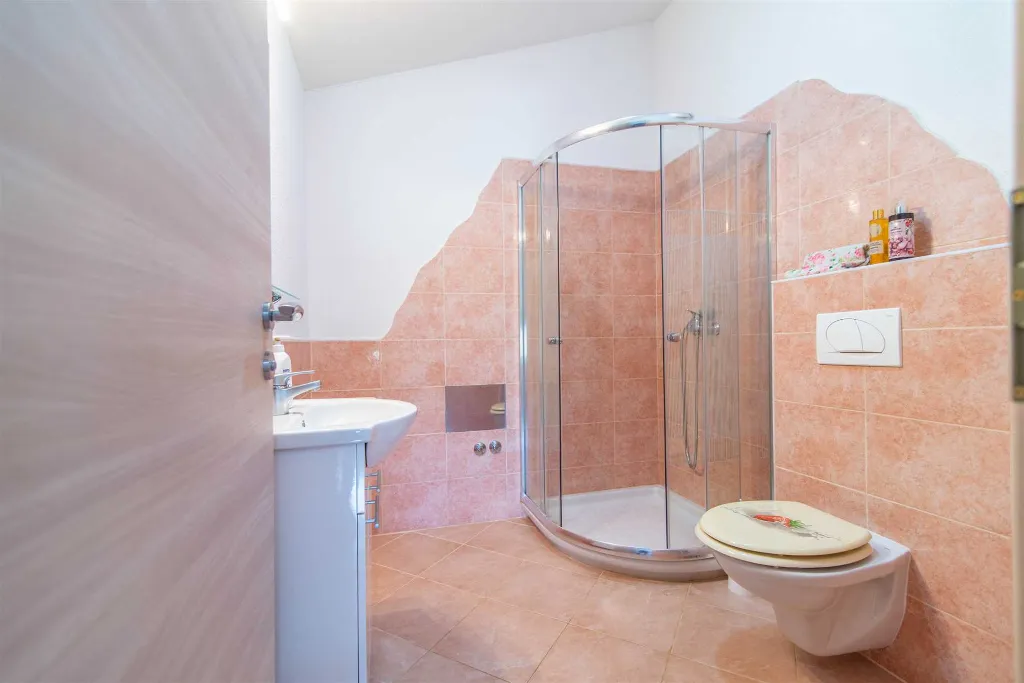 6-Bedroom Villa with 32m² Pool in Sveti Lovrec