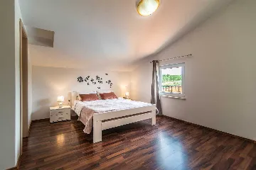 6-Bedroom Villa with 32m² Pool in Sveti Lovrec