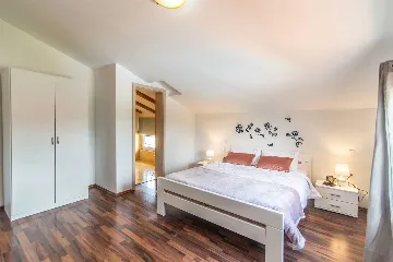 6-Bedroom Villa with 32m² Pool in Sveti Lovrec