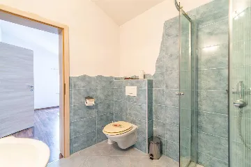 6-Bedroom Villa with 32m² Pool in Sveti Lovrec