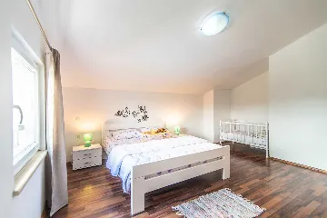 6-Bedroom Villa with 32m² Pool in Sveti Lovrec