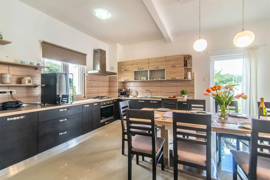 6-Bedroom Villa with 32m² Pool in Sveti Lovrec