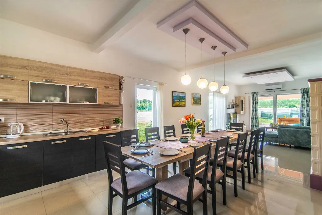 6-Bedroom Villa with 32m² Pool in Sveti Lovrec