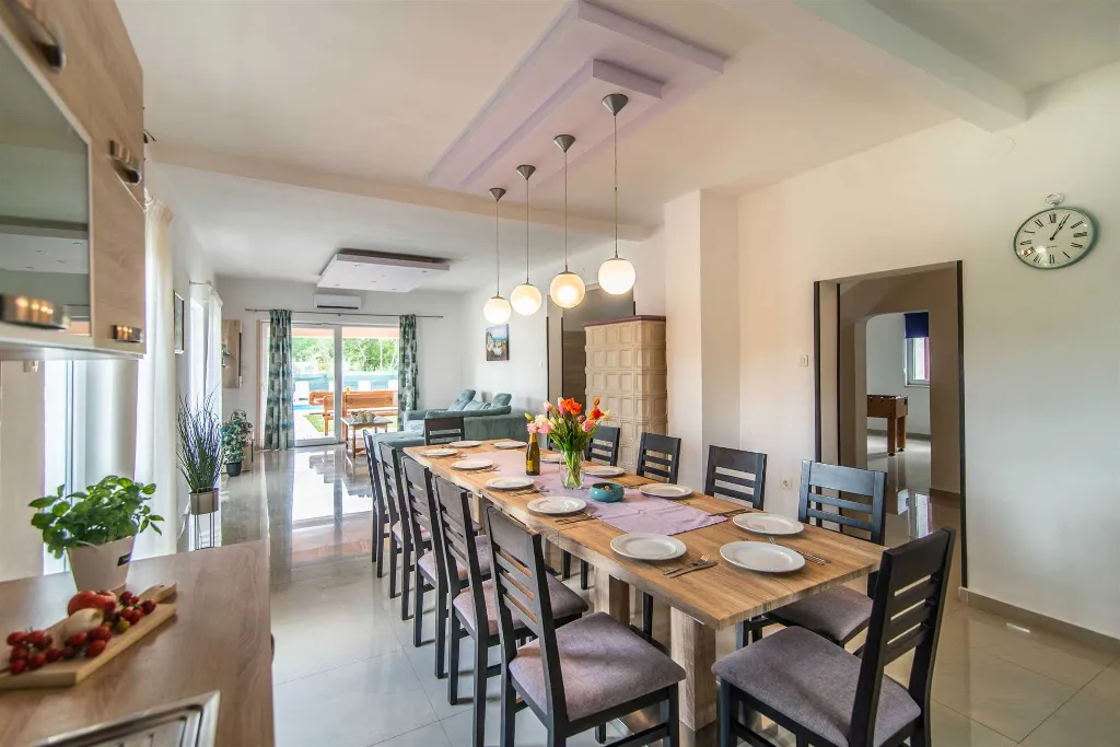 6-Bedroom Villa with 32m² Pool in Sveti Lovrec