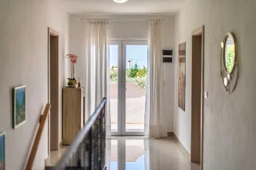 6-Bedroom Villa with 32m² Pool in Sveti Lovrec