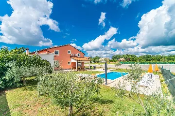6-Bedroom Villa with 32m² Pool in Sveti Lovrec