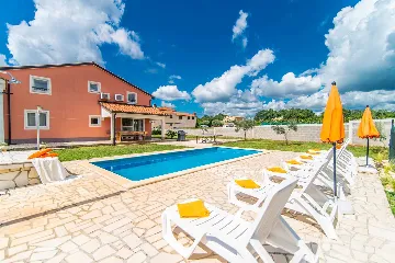 6-Bedroom Villa with 32m² Pool in Sveti Lovrec