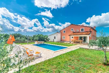 6-Bedroom Villa with 32m² Pool in Sveti Lovrec
