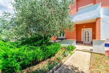 6-Bedroom Villa with 32m² Pool in Sveti Lovrec