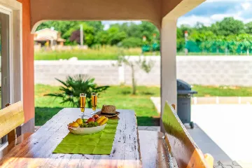 6-Bedroom Villa with 32m² Pool in Sveti Lovrec